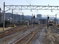 松田駅にて…右が国府津方面、左の引き込み線が小田急線に繋がっています