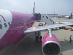 ついに搭乗！…飛行機の後ろ側にも注目！