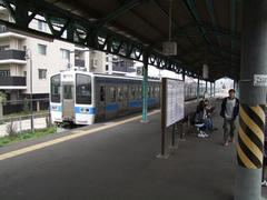 小倉駅を過ぎ、電車で門司駅へ…