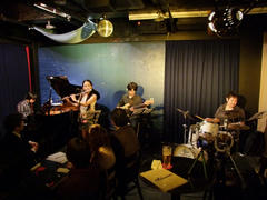 ４人での演奏は、音に厚みが増しますね♪