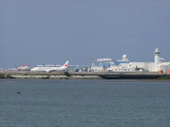 瀬長島から見た那覇空港