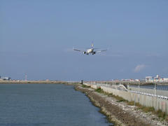 飛行機ですと、空港まですぐですね（笑）
