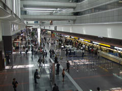 混雑はまだピークではなかった羽田空港