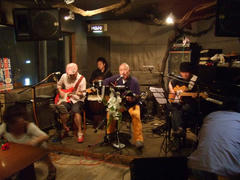 久し振りの Mojo でのライブ