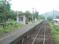 肥後長浜駅…国道、海は左側に位置します