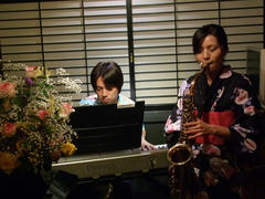 Kuro に送られたお花と共に♪