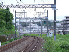小田急永山駅から、京王線を望む