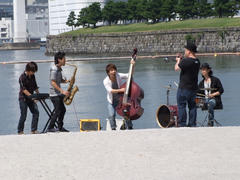 暑い中、熱い演奏を！
