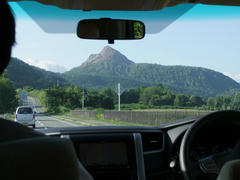 車内からは、有珠山（昭和新山）も見えました