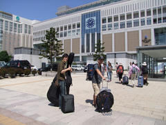 天気に恵まれた最終日…札幌駅前にて