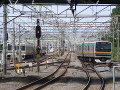 １０両編成車両が通った後、本線へ入って連結しにいきます