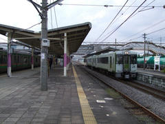 倉賀野駅では、八高線との分岐駅でもあります
