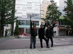 背後は CROSS HOTEL 札幌