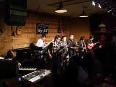 この日も満席だった横浜 Hey-Joe