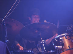 ドラム、伊藤隆郎！