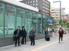 地下歩行空間への入口…駅前からの道沿いに、何ヶ所も入口は存在します