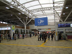 明るく広々とした所沢駅構内