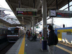 行先表示器にも、色々と変化が…電車は元町・中華街駅行き