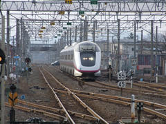 秋田駅からの新幹線が、大曲駅に進入