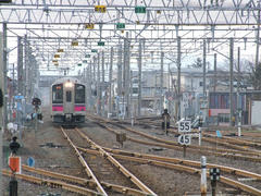 秋田駅からの在来線が大曲駅に進入