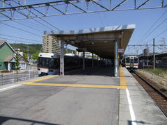 特急に抜かれても、めげません…高蔵寺駅にて