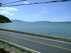 松江駅を出て、宍道湖を望みます