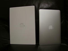 勿論、右が MacBook Air！