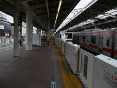 ホームドアがあるので、異なった雰囲気を持つ和光市駅