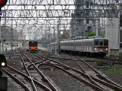 複々線は、ここ志木駅まで