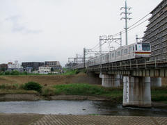 柳瀬川を渡る、東京メトロ７０００系