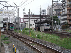 再度埼京線（川越線）の車両と顔を揃えます