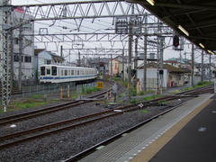 越生線が左側に見えます…坂戸駅にて