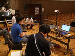 録音したものを聴き直す生徒達