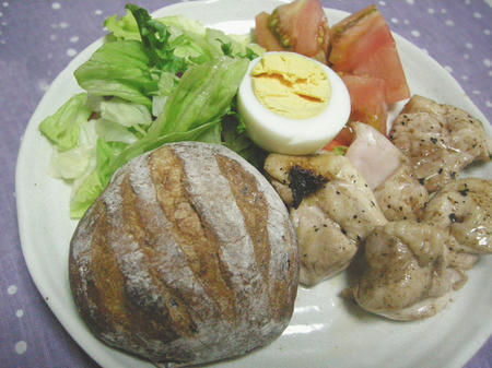 いちじくのパンと鶏肉のグリル