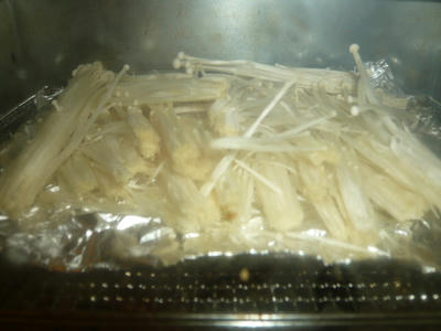 エノキのお浸し（焼き中）