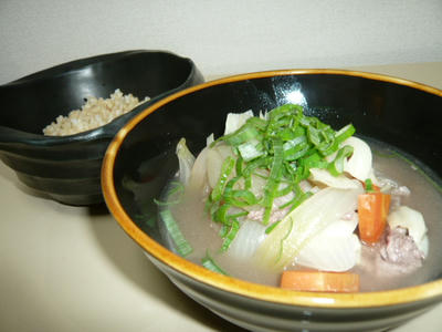 赤ワインとコンソメで豚汁