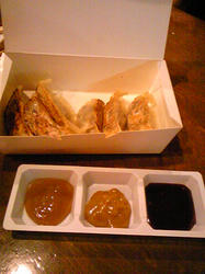 タレ付餃子