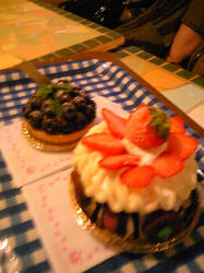 生クリームケーキとブルーベリーのタルト