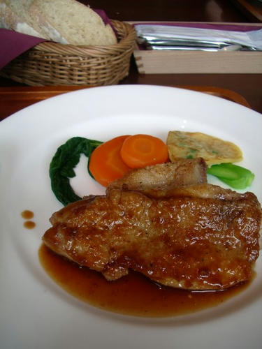 地鶏もも肉のソテー シェリー酒酢風味