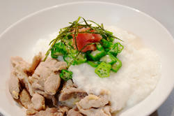 山芋とオクラのネバネバ生姜焼き丼