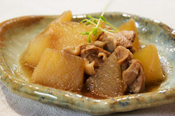 大根と鳥もも肉の煮物 style=