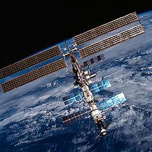 220px-ISS_on_20_August_2001.jpg