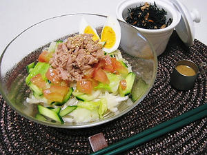 サラダうどんとひじきの煮物