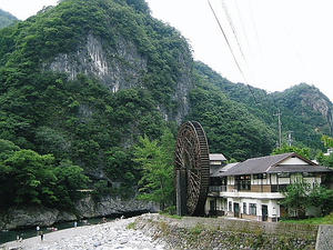 山里の水車