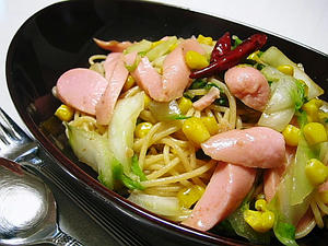 白菜と魚肉ソーセージのパスタ