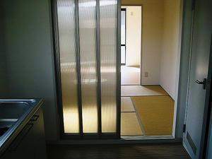 台所から見た部屋その１