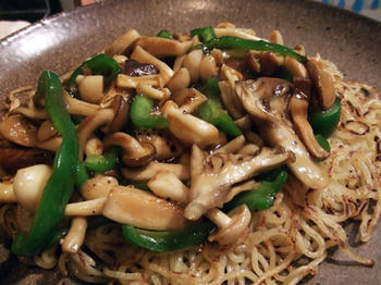 きのこのカレーあんかけ焼きそば