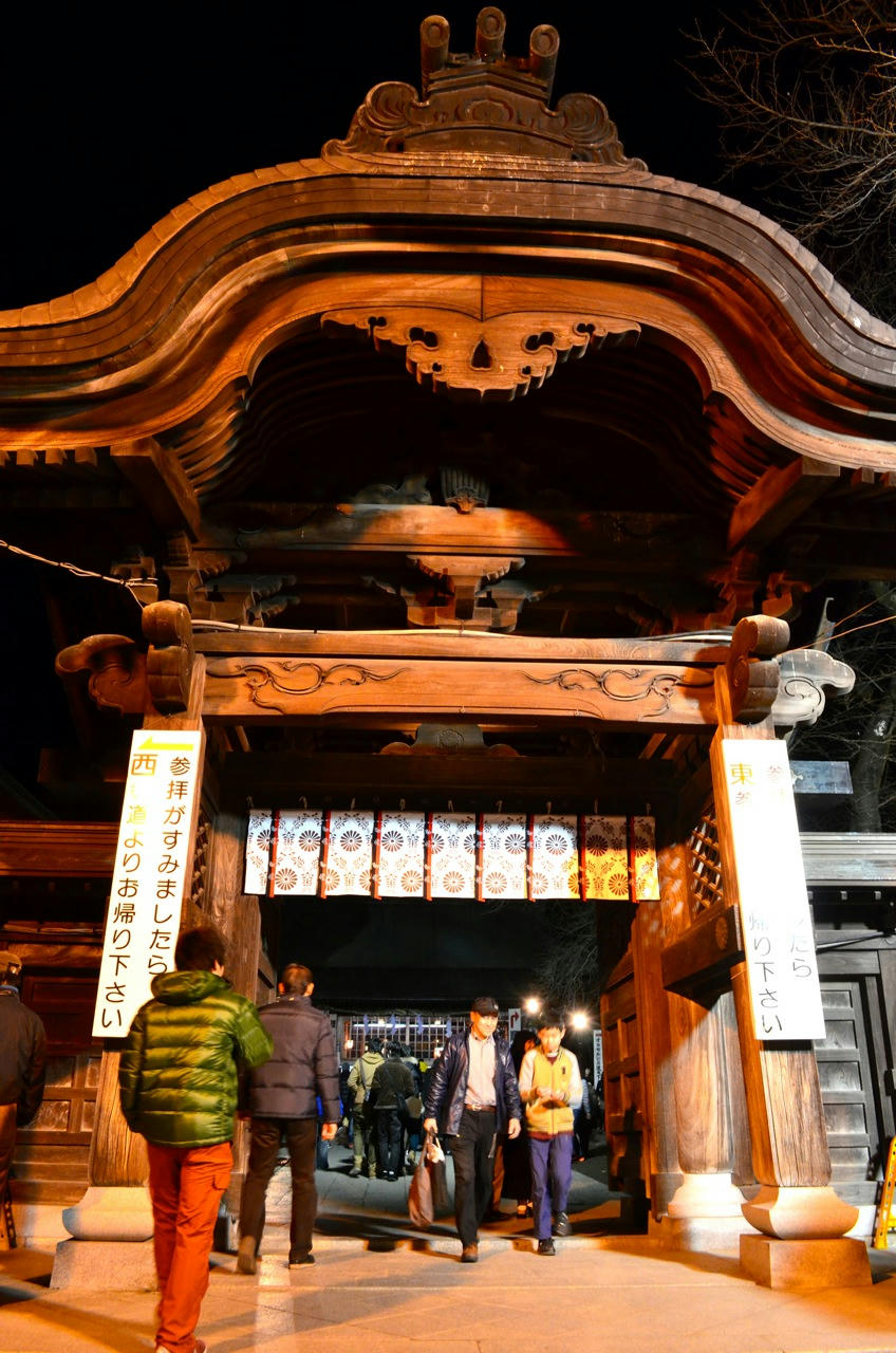 夜の初詣、宇都宮二荒山神社にて