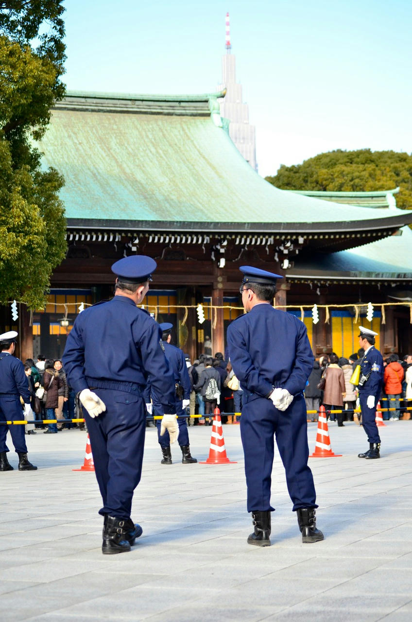 参拝のお巡りさん