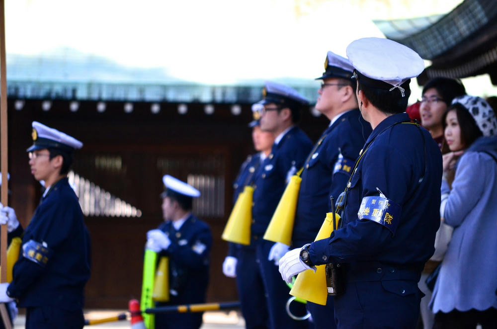 参拝のお巡りさん
